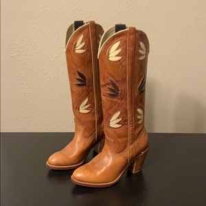 DINGO BOOTS SIZE 6.5 medium made in USA